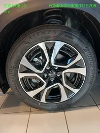 Car image 12