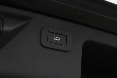 Car image 49