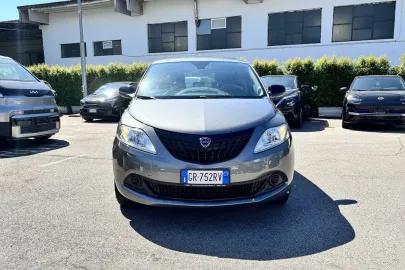Car image 3