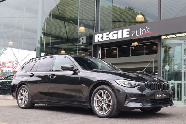 BMW 320 e Touring Sport Line xDrive 150 kW image number 17