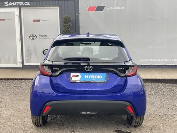 Car image 4