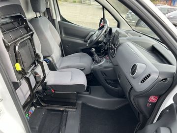 Car image 15