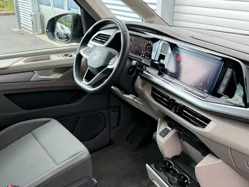 Car image 40