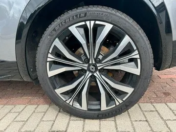 Car image 29