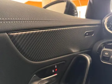Car image 35