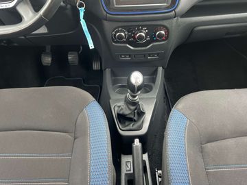 Car image 11