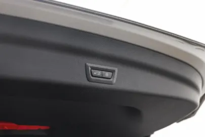 Car image 35