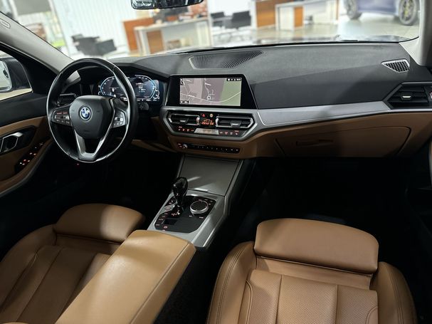 BMW 320 Touring e M Sport xDrive 150 kW image number 36