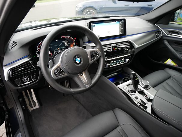 BMW 520d Touring xDrive 140 kW image number 14