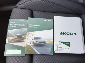 Car image 30