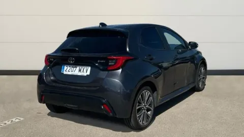 Car image 3
