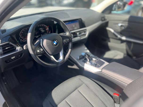 BMW 318i 115 kW image number 10