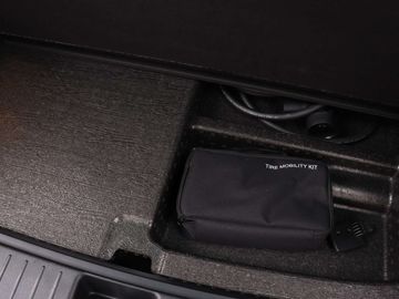 Car image 37