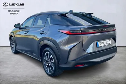 Car image 4