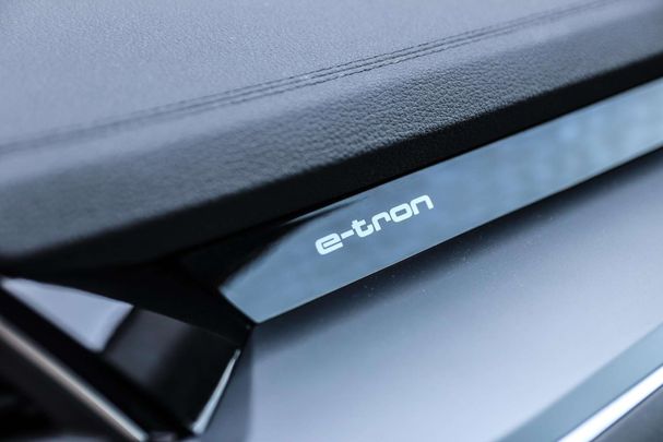 Audi e-tron 55 quattro Advanced 300 kW image number 33