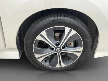 Car image 32