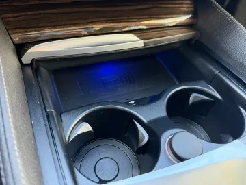 Car image 40