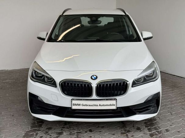 BMW 220i Active Tourer Advantage 141 kW image number 2