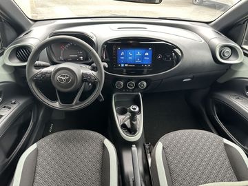 Car image 10