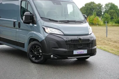 Car image 40