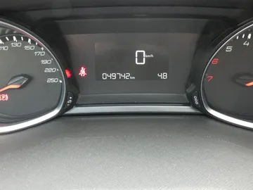Car image 40