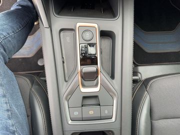 Car image 14