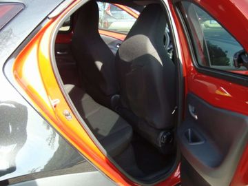 Car image 14