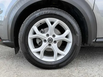 Car image 32
