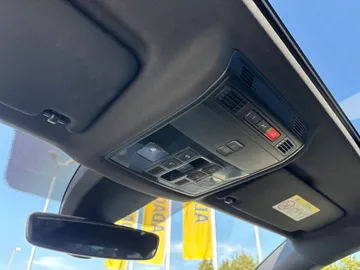 Car image 32