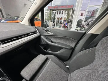 Car image 35
