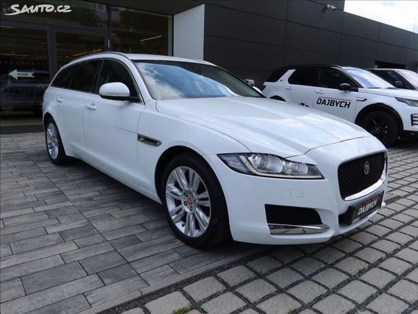 Jaguar XF 20d AWD Portfolio 132 kW image number 3