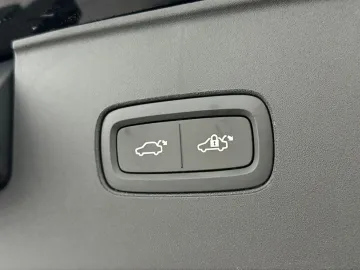 Car image 43