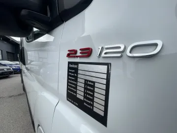 Car image 28