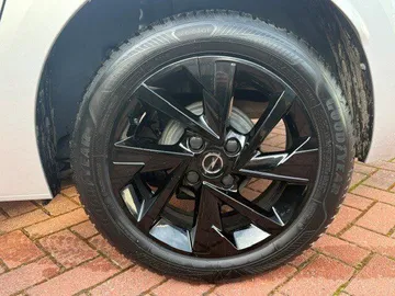 Car image 21