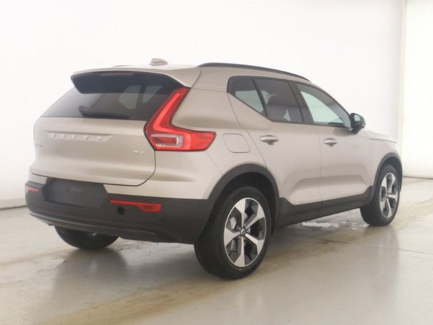 Volvo XC40 Plus Dark 145 kW image number 2