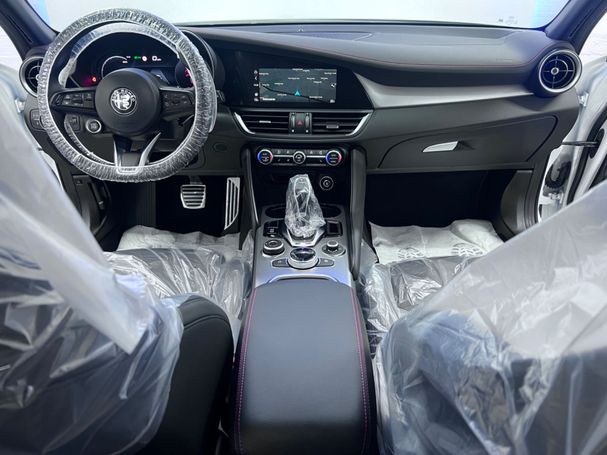 Alfa Romeo Giulia Q4 206 kW image number 9