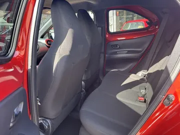 Car image 17