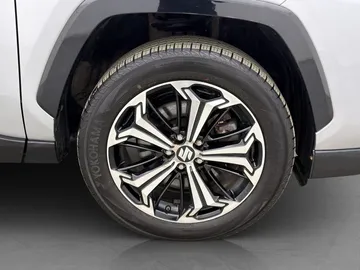 Car image 34