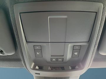 Car image 26