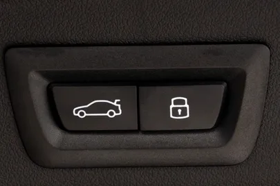 Car image 32