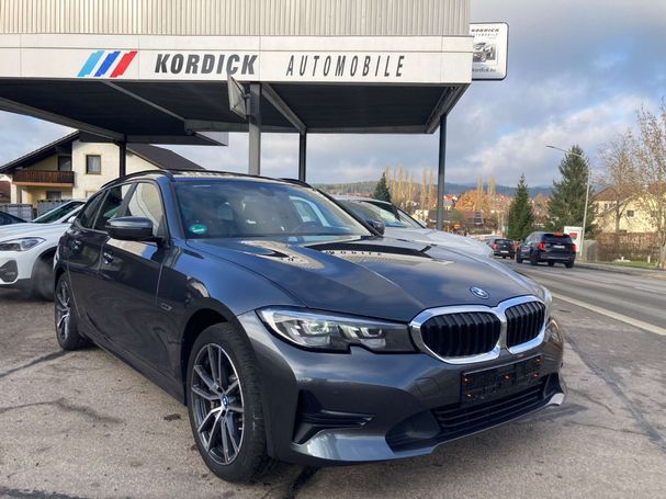 BMW 330e Touring Sport xDrive 215 kW image number 1