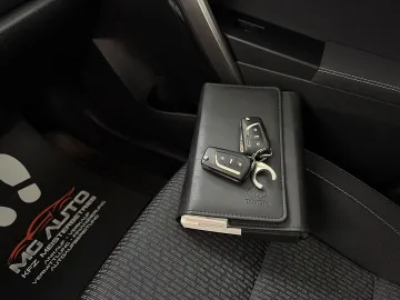 Car image 30