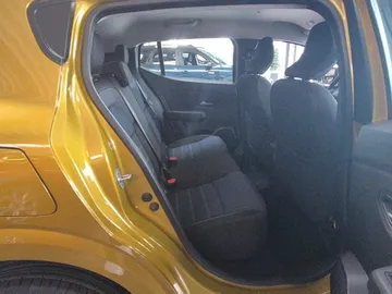 Car image 15