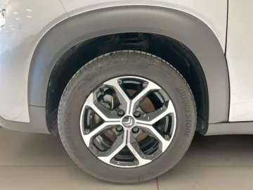 Car image 28