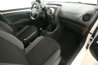 Car image 20