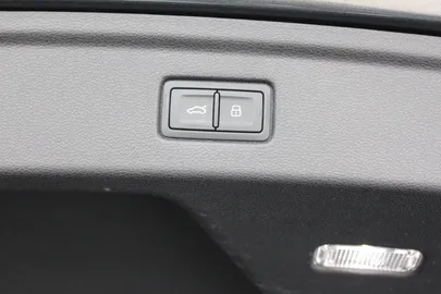 Car image 48