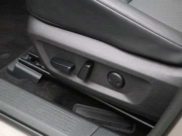 Car image 35