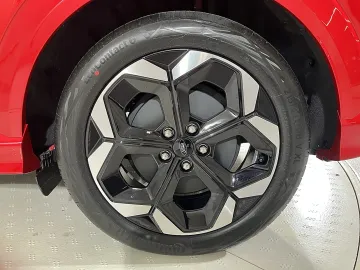 Car image 32