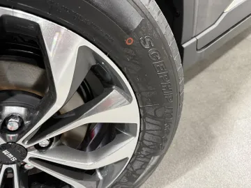 Car image 36