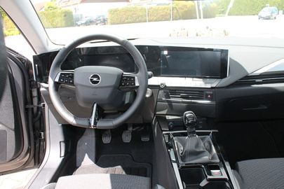 Car image 11